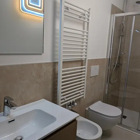 Spazioso E Completo Con 3 Camere, Doppi Servizi, Fino A 8 Posti Letto